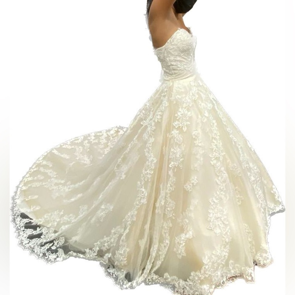 Wedding dress - Picture 8 of 10